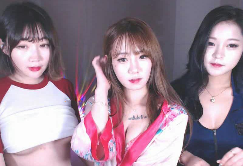 三个超高颜值韩国女神 直播模拟啪啪 情趣制服太性感了